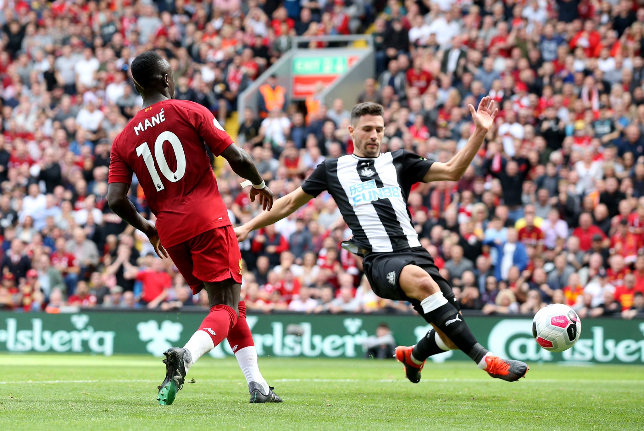 羽毛球是一 羽毛球是一